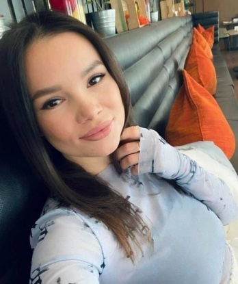 Живу в красивой Москве. Мои услуги не ограничены ничем, я готова окунуть тебя в мир наслаждения и страсти. У меня есть все, чтобы сделать твои фантазии реальностью. Искусные руки, чувственные губы, и, конечно же, неподдельная страсть. Отзывы о мне говорят сами за себя – мои клиенты остаются довольными и возвращаются снова и снова. Заходи на мои фото и увидишь, насколько сексуальной я могу быть. Не медли, давай встретимся и погрузимся в мир наслаждения вместе! 💋 Вероника